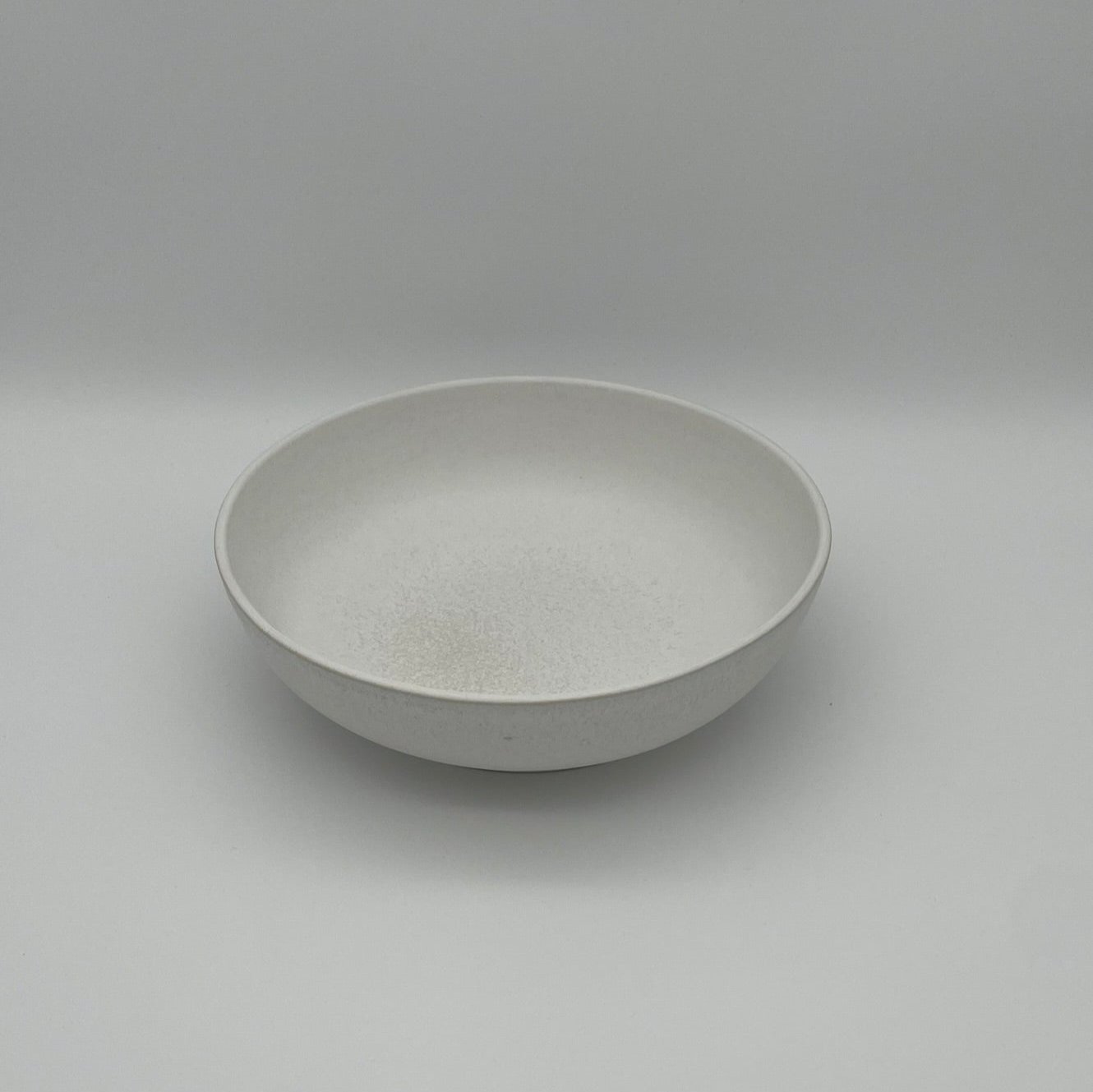 "White Coast" Pasta- und Salatteller – Handgefertigte Keramik aus Portugal (Ø 22 cm, matt-weiß)