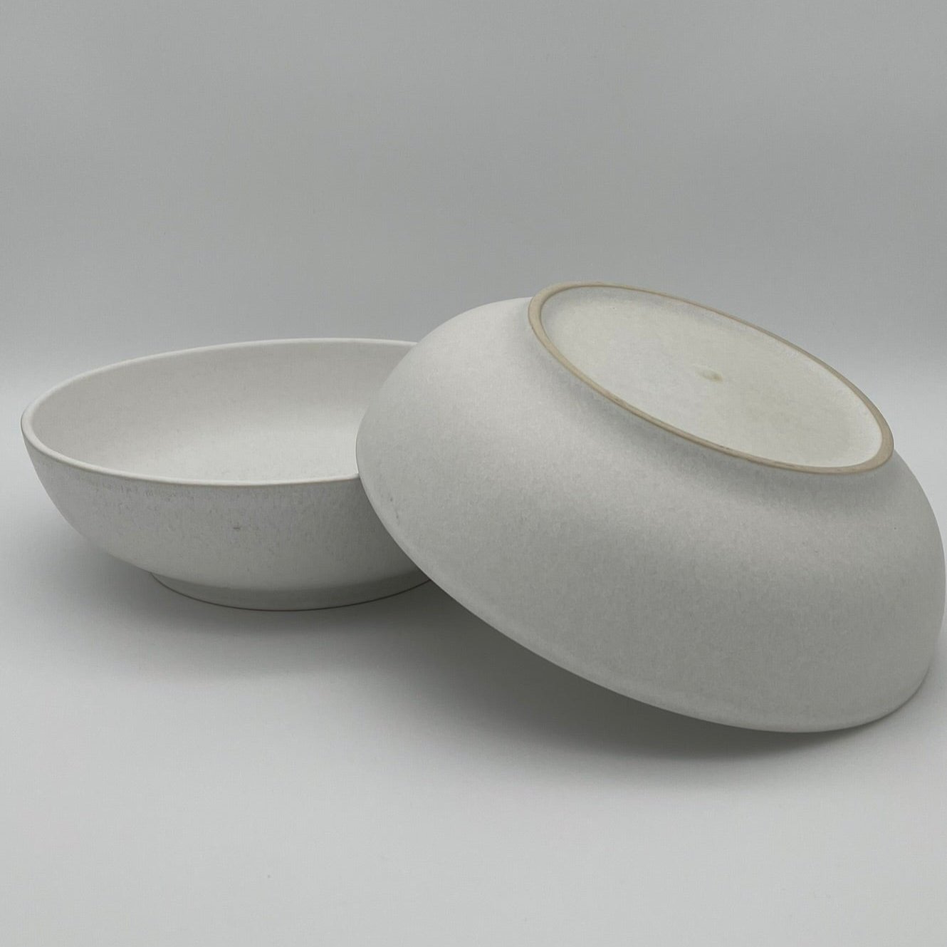 "White Coast" Pasta- und Salatteller – Handgefertigte Keramik aus Portugal (Ø 22 cm, matt-weiß)