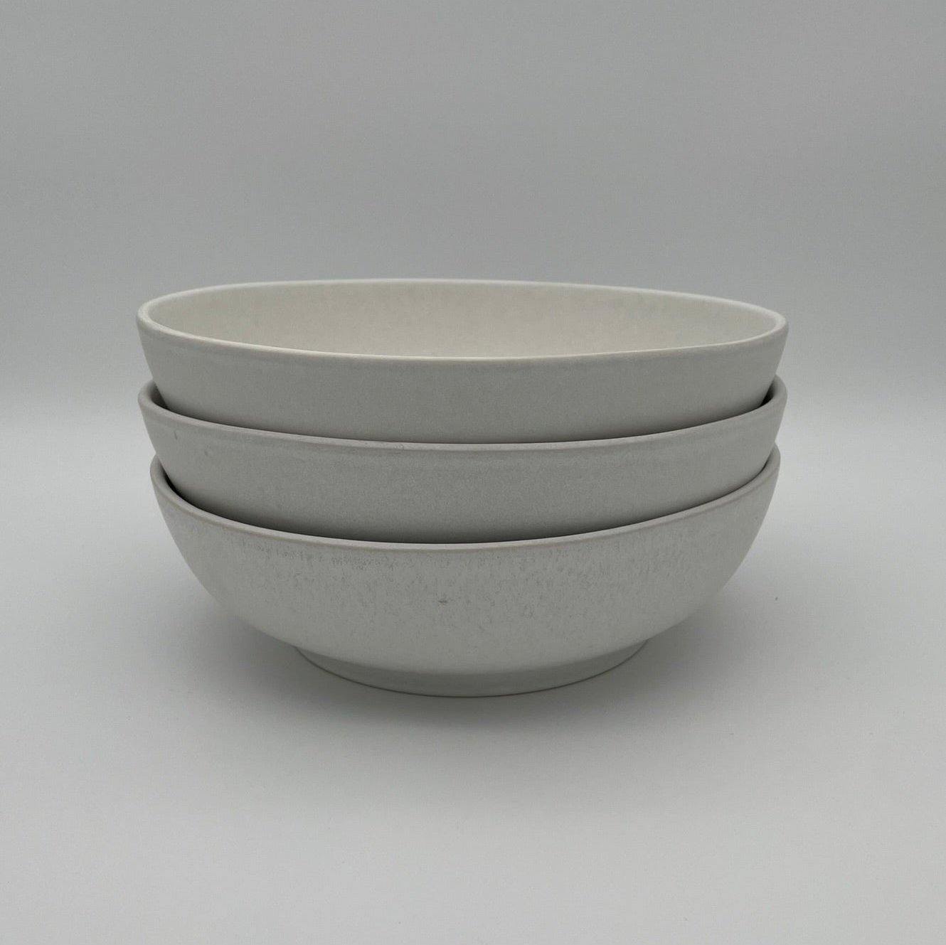 "White Coast" Pasta- und Salatteller – Handgefertigte Keramik aus Portugal (Ø 22 cm, matt-weiß)