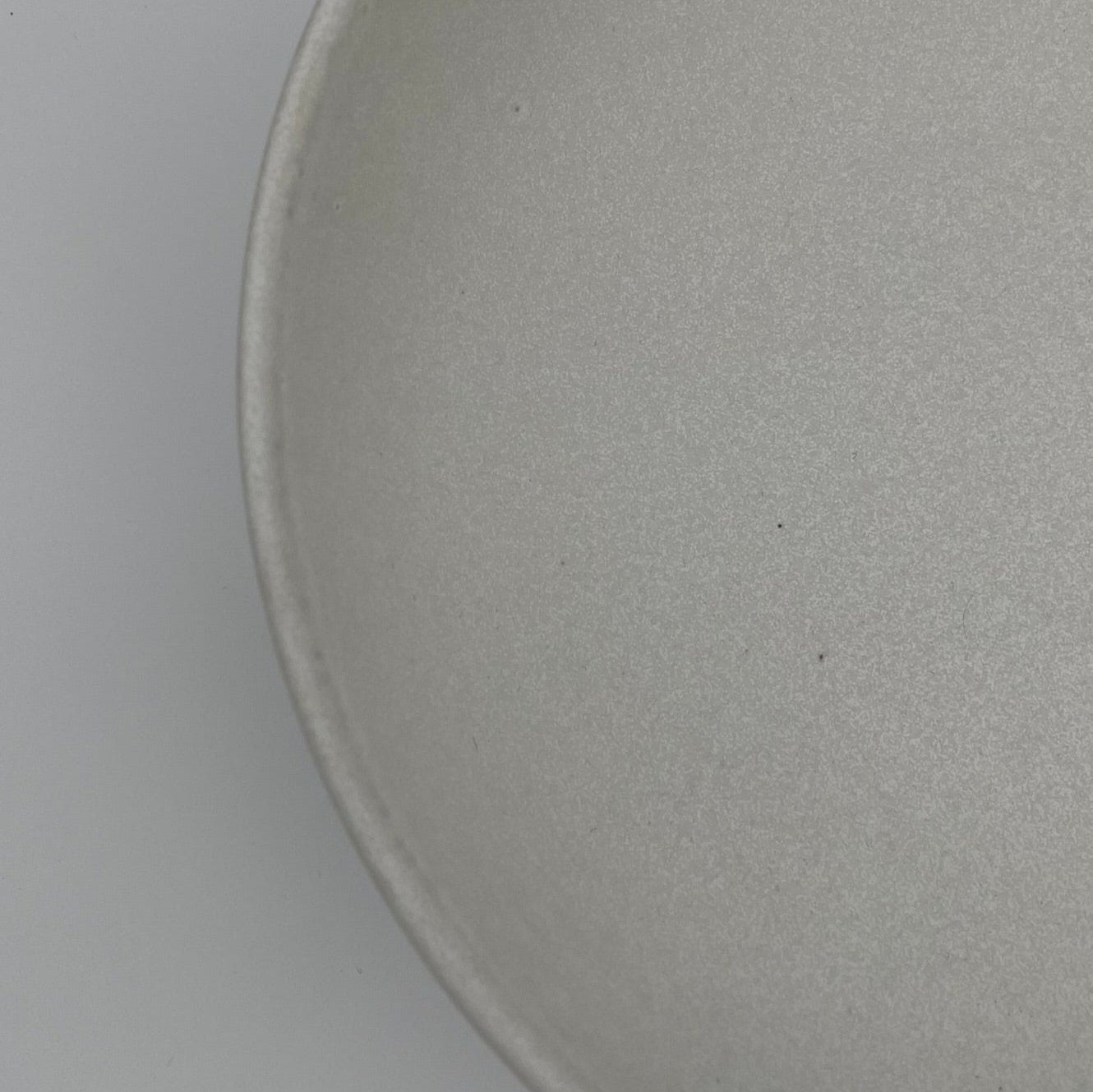 "White Coast" Pasta- und Salatteller – Handgefertigte Keramik aus Portugal (Ø 22 cm, matt-weiß)