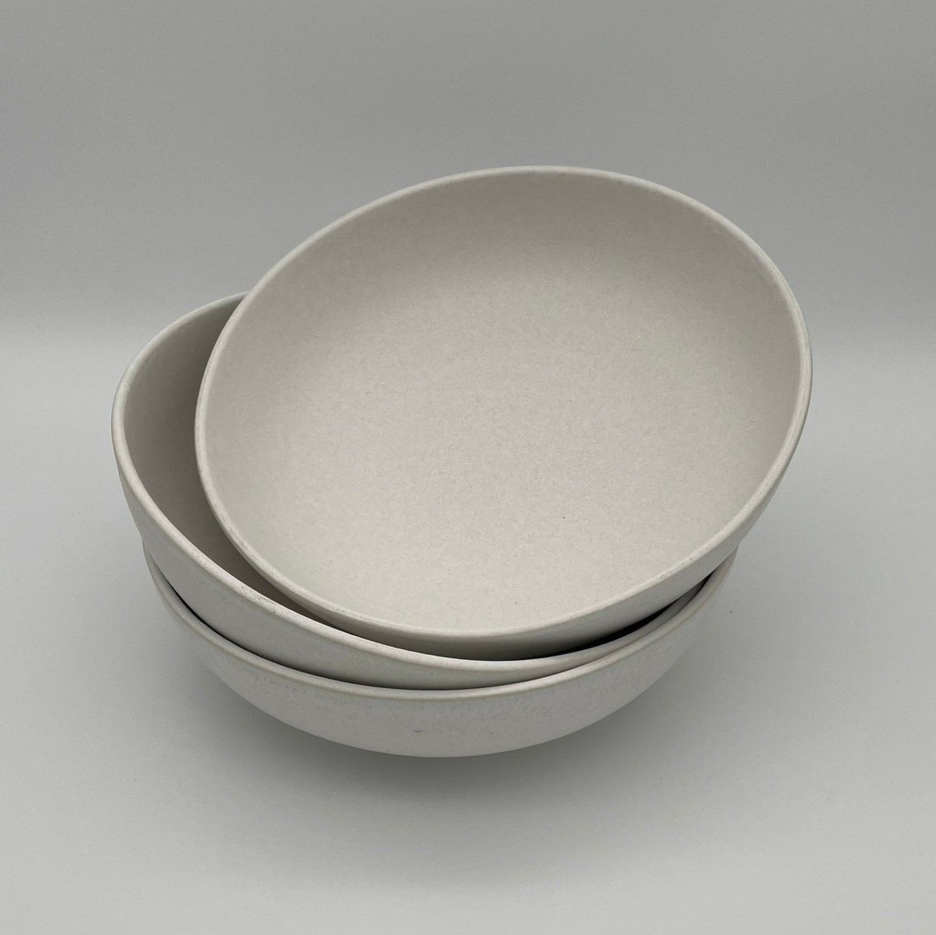 "White Coast" Pasta- und Salatteller – Handgefertigte Keramik aus Portugal (Ø 22 cm, matt-weiß)