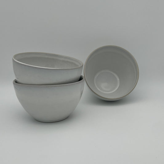 "White Breeze" Schale – Handgefertigte Keramik aus Portugal (Ø 15 cm, weiß)