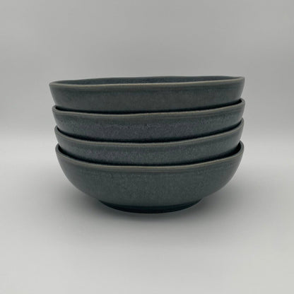 "Black Coast" Pasta- und Salatteller – Handgefertigte Keramik aus Portugal (Ø 22 cm, anthrazit)