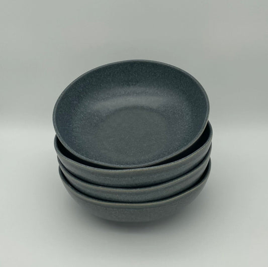 "Black Coast" Pasta- und Salatteller – Handgefertigte Keramik aus Portugal (Ø 22 cm, anthrazit)