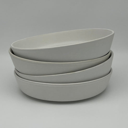 "White Coast" Tiefer Teller – Handgefertigte Keramik aus Portugal (Ø 22 cm, matt-weiß)