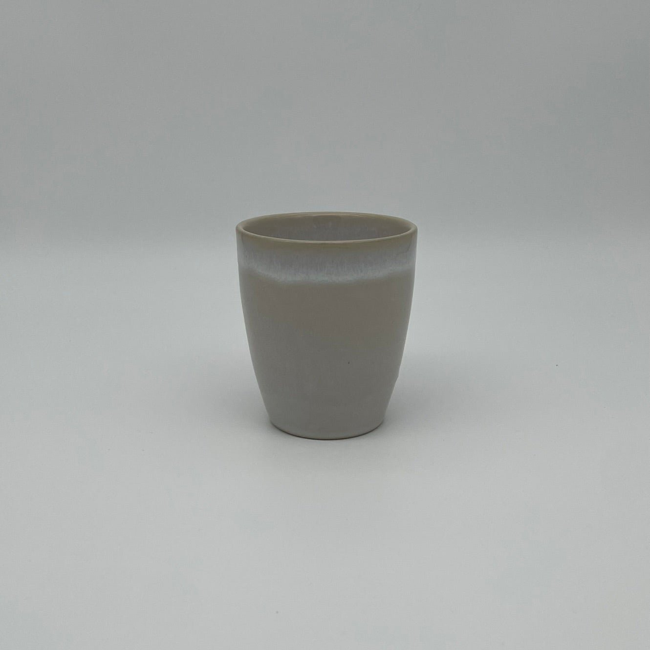 "White Beach" Becher – Handgefertigte Keramik aus Portugal (250 ml, beige)