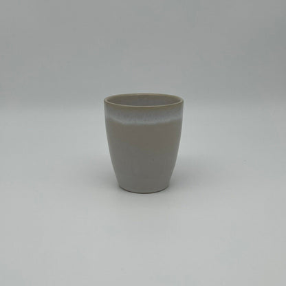 "White Beach" Becher – Handgefertigte Keramik aus Portugal (250 ml, beige)