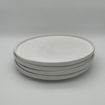 "White Coast" Flacher Teller – Handgefertigte Keramik aus Portugal (Ø 26 cm, matt-weiß)