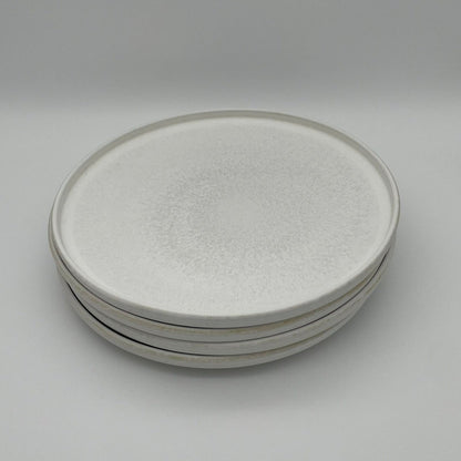 "White Coast" Flacher Teller – Handgefertigte Keramik aus Portugal (Ø 26 cm, matt-weiß)